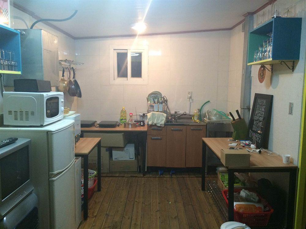 Sinchon Sisters Hostel Seoul Ngoại thất bức ảnh