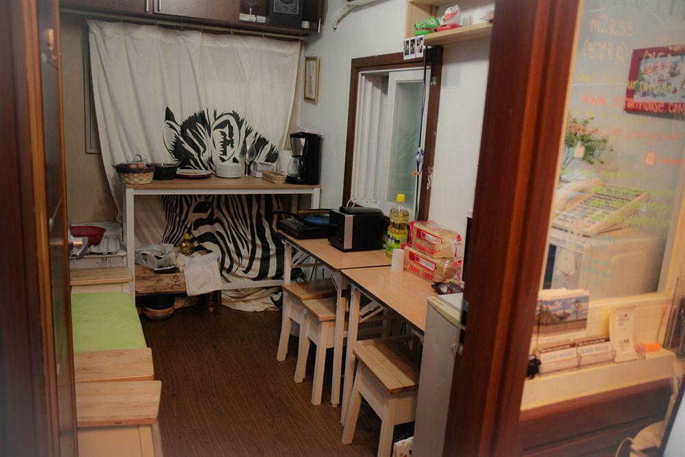 Sinchon Sisters Hostel Seoul Ngoại thất bức ảnh