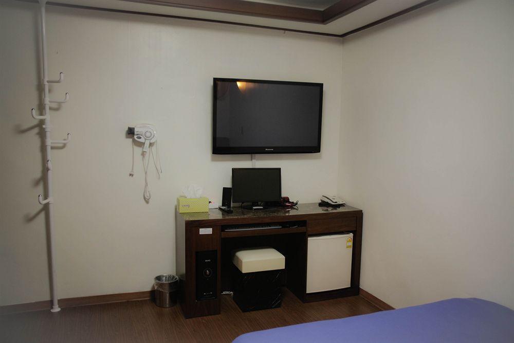Sinchon Sisters Hostel Seoul Ngoại thất bức ảnh