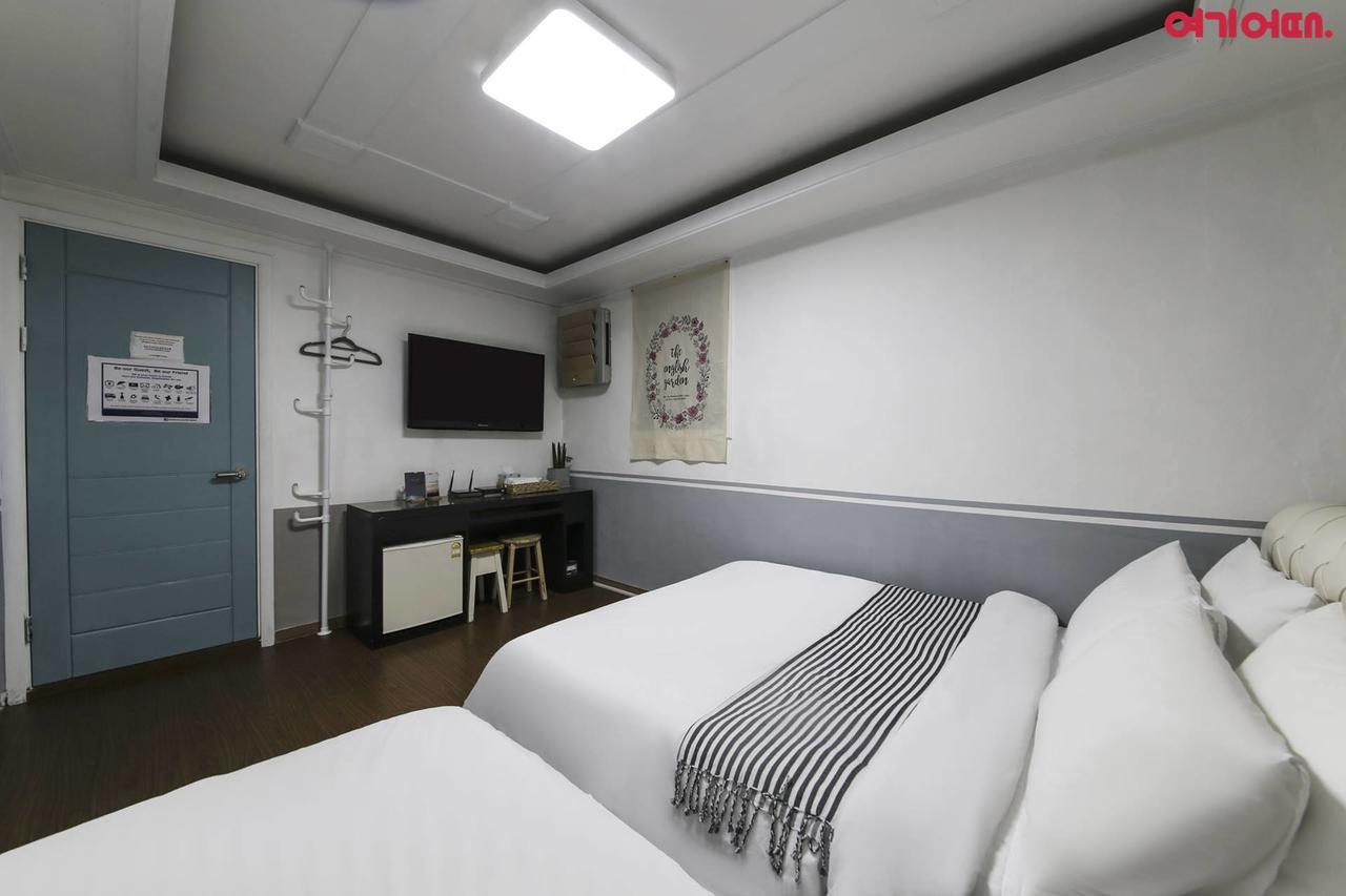Sinchon Sisters Hostel Seoul Ngoại thất bức ảnh