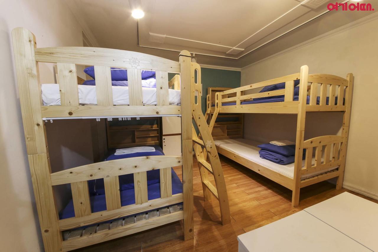 Sinchon Sisters Hostel Seoul Ngoại thất bức ảnh