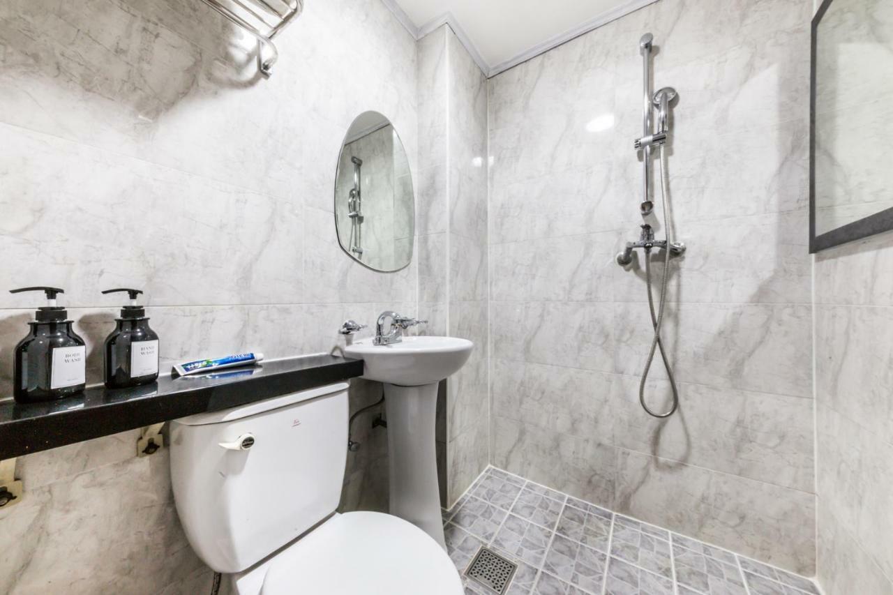 Sinchon Sisters Hostel Seoul Ngoại thất bức ảnh